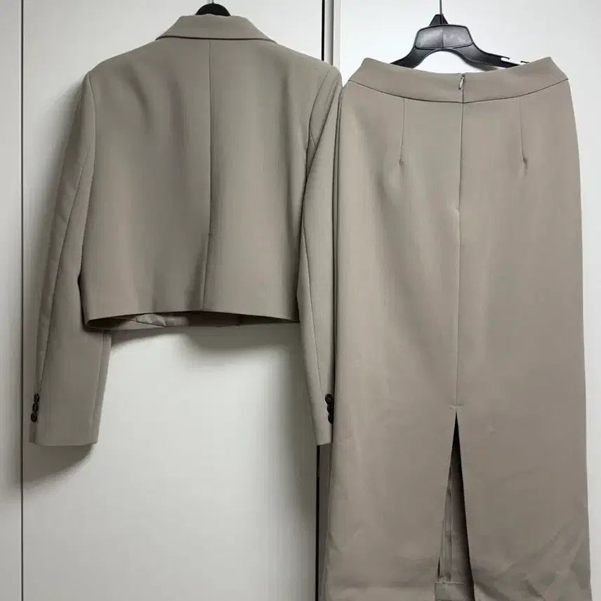[BUNJANG] Beige Crop Jacket & Long Skirt Set / 베이지 크롭 자켓 + 롱 스커트 셋업