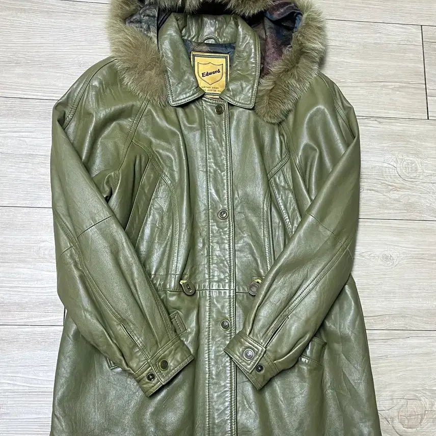 [BUNJANG] Edward Olive Green Lambskin Fur Hooded Coat L / Edward 올리브색 양가죽 퍼 후드 코트 L