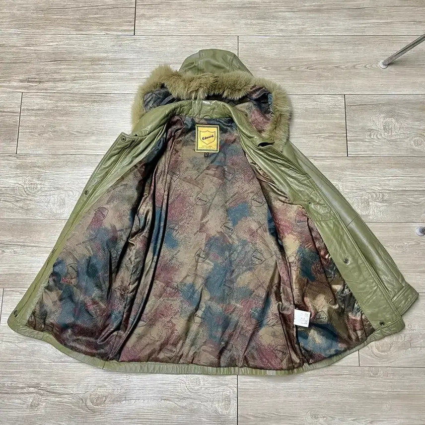 [BUNJANG] Edward Olive Green Lambskin Fur Hooded Coat L / Edward 올리브색 양가죽 퍼 후드 코트 L