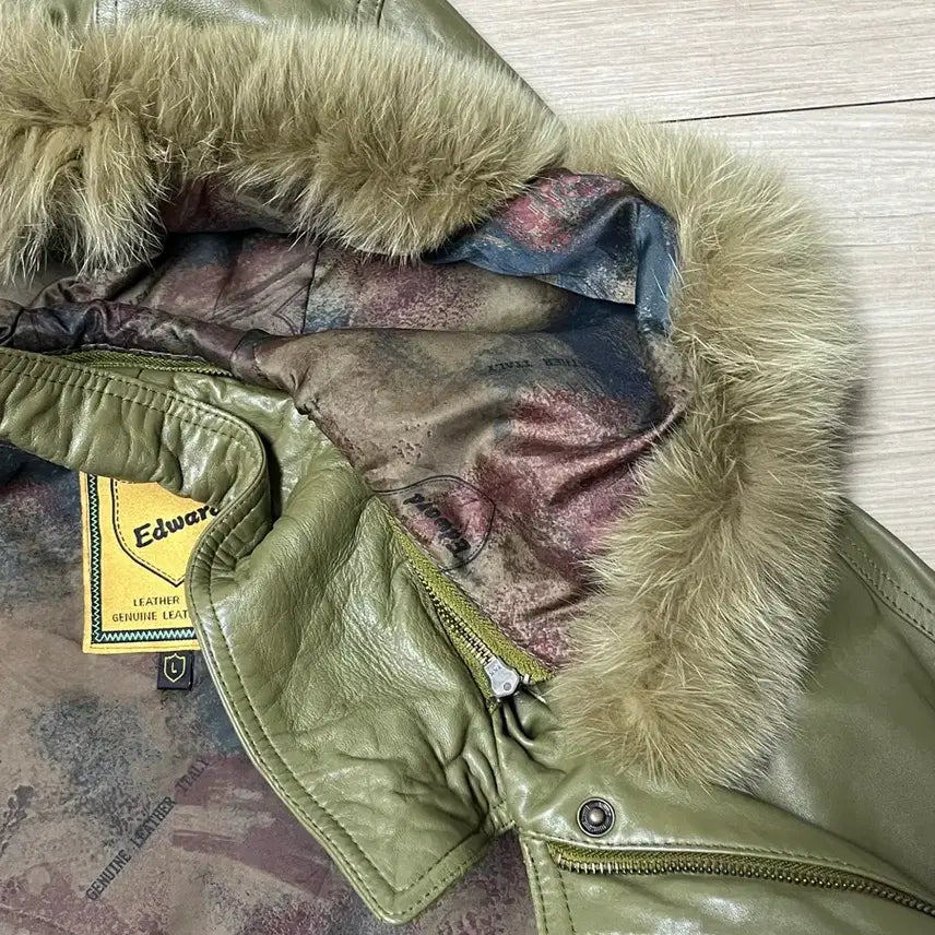 [BUNJANG] Edward Olive Green Lambskin Fur Hooded Coat L / Edward 올리브색 양가죽 퍼 후드 코트 L