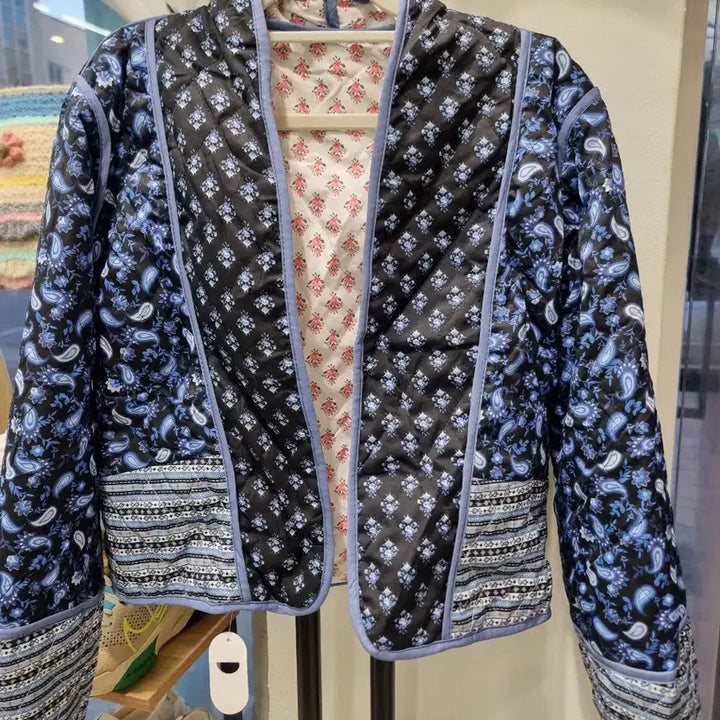 [BUNJANG] F Flower Quilted Crop Padded Jacket / 양면 플라워 퀼팅 크롭 패딩 F