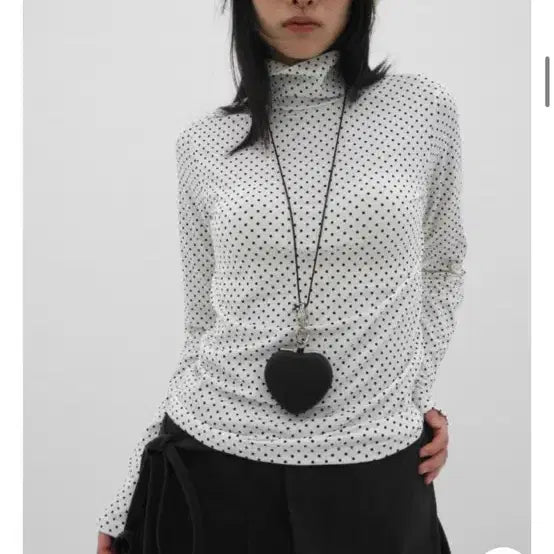 [BUNJANG] White Dot Turtleneck Long Sleeve / 화이트 도트 목폴라티 롱슬리브