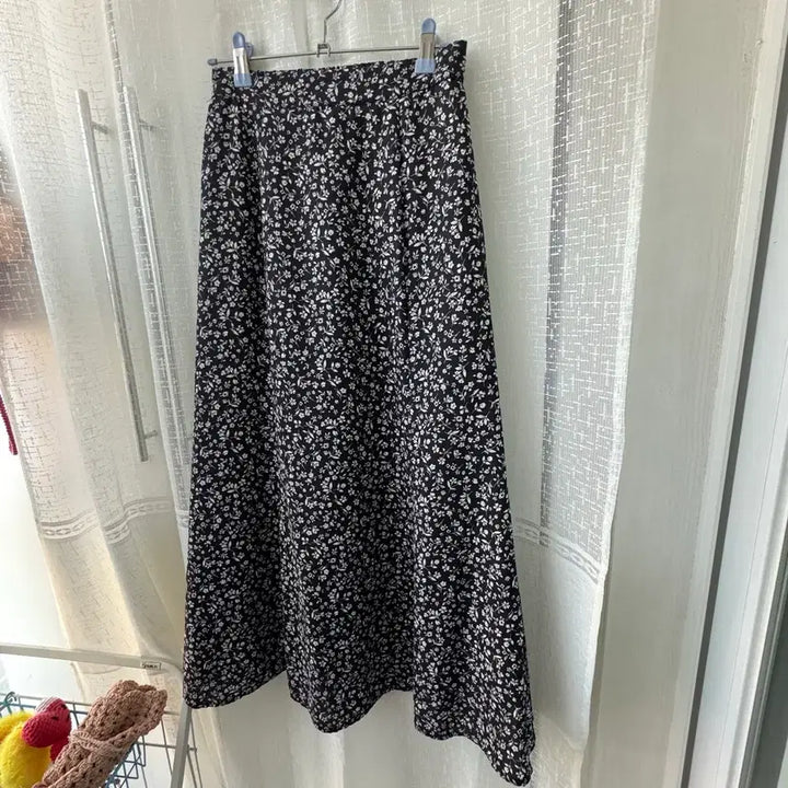 [BUNJANG] Black White Flower Pattern Long Skirt / 블랙 화이트플라워 패턴 롱스커트