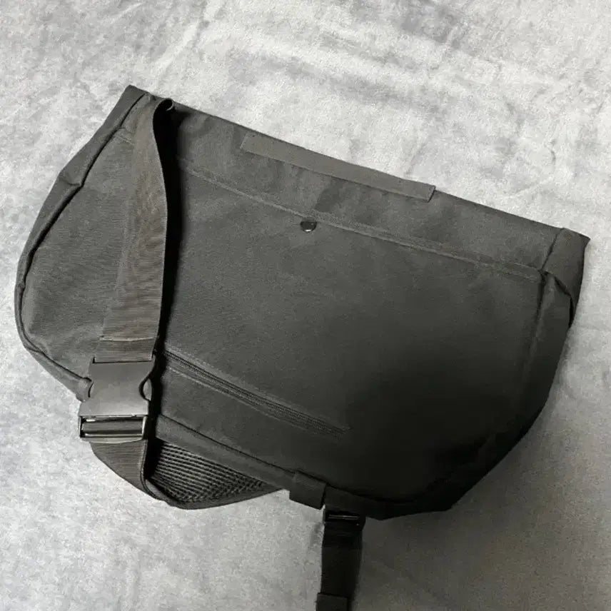 [BUNJANG] Vimoth Black Messenger Bag / 바이모스 블랙 메신저