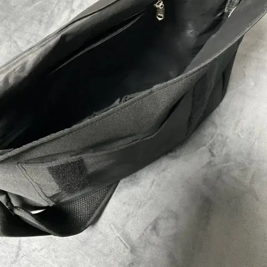 [BUNJANG] Vimoth Black Messenger Bag / 바이모스 블랙 메신저