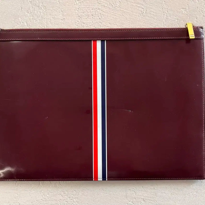 [BUNJANG] Thom Browne Burgundy Clutch Bag / 톰브라운 Thom Browne 삼선탭 클러치백 버건디(유광)