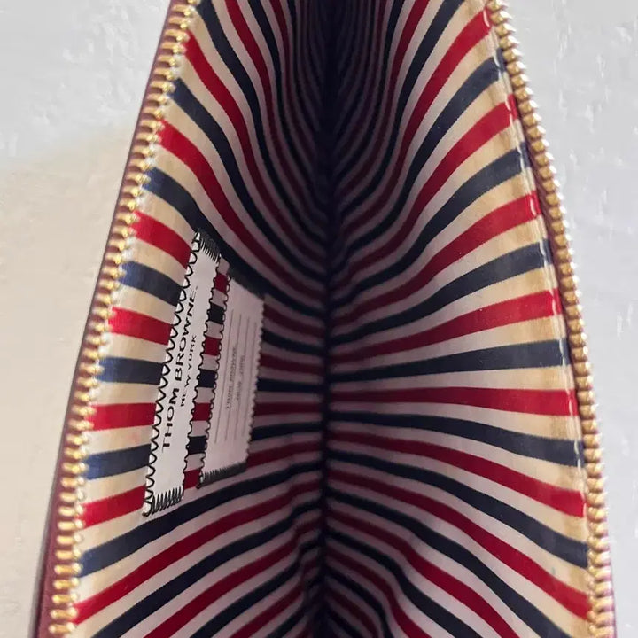 [BUNJANG] Thom Browne Burgundy Clutch Bag / 톰브라운 Thom Browne 삼선탭 클러치백 버건디(유광)