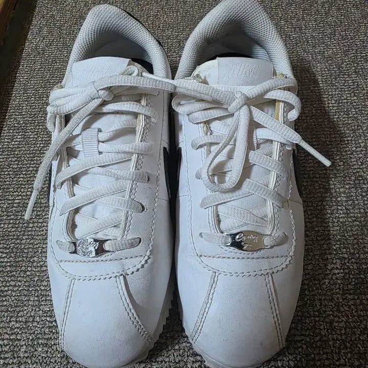 [BUNJANG] Nike White Sneakers / 나이키  흰색 운동화