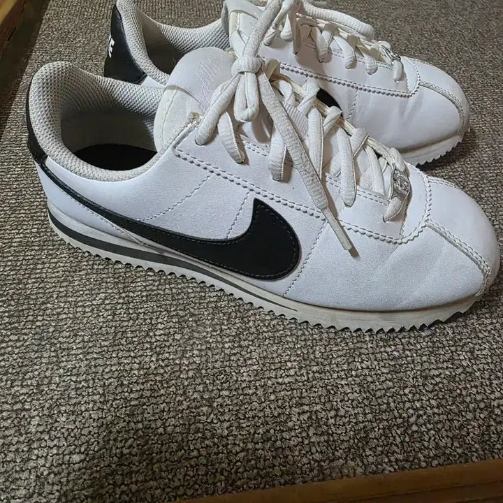 [BUNJANG] Nike White Sneakers / 나이키  흰색 운동화