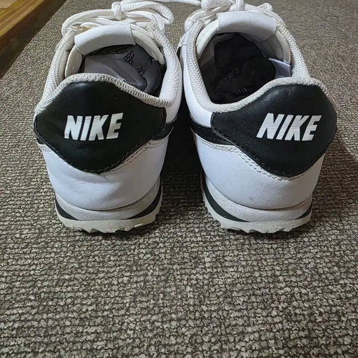 [BUNJANG] Nike White Sneakers / 나이키  흰색 운동화