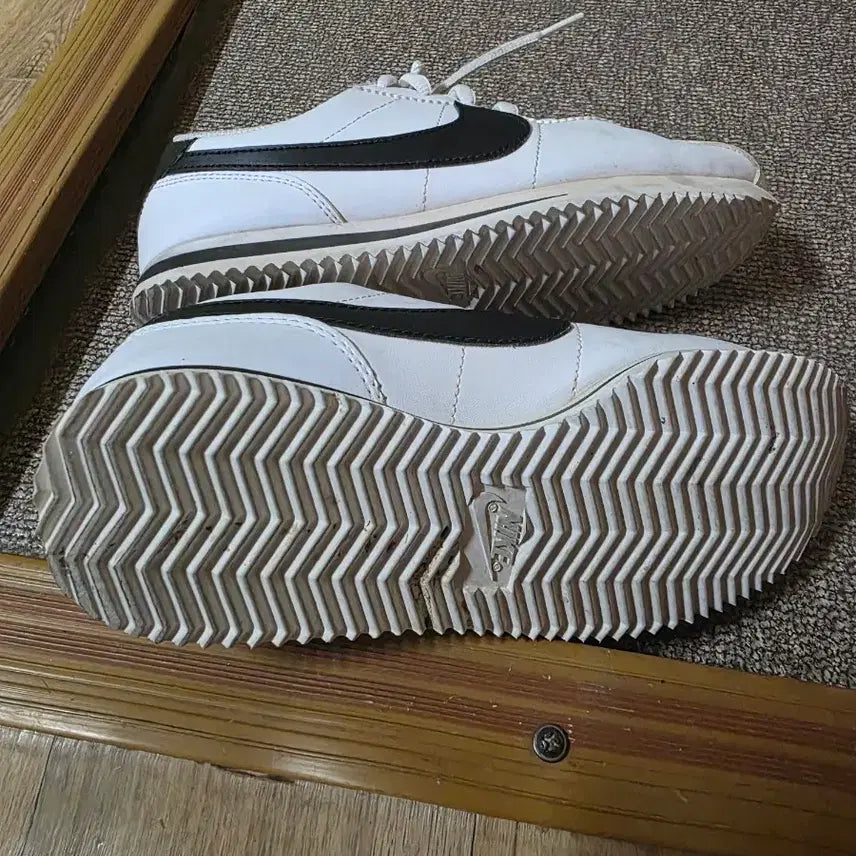 [BUNJANG] Nike White Sneakers / 나이키  흰색 운동화