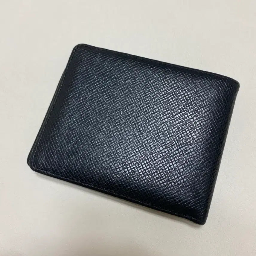 [BUNJANG] Louis Vuitton Taiga Leather Bi-fold Wallet / 루이비통 반지갑 타이가 블랙