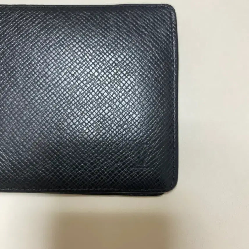 [BUNJANG] Louis Vuitton Taiga Leather Bi-fold Wallet / 루이비통 반지갑 타이가 블랙