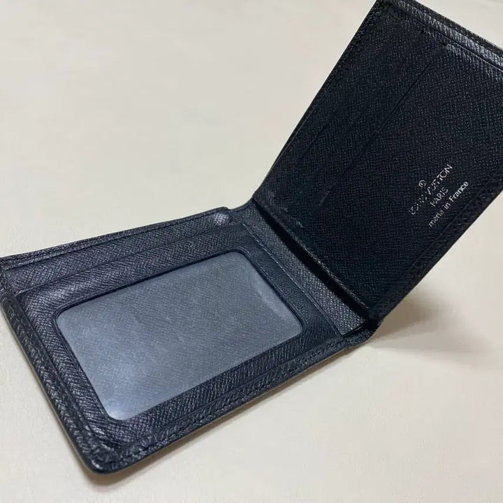 [BUNJANG] Louis Vuitton Taiga Leather Bi-fold Wallet / 루이비통 반지갑 타이가 블랙
