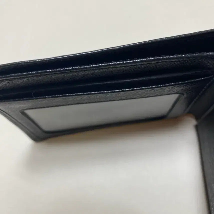 [BUNJANG] Louis Vuitton Taiga Leather Bi-fold Wallet / 루이비통 반지갑 타이가 블랙
