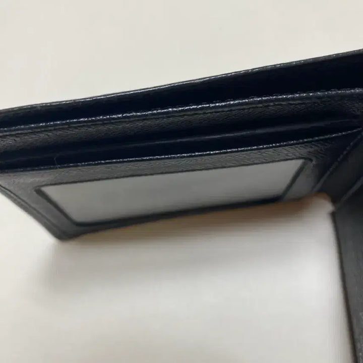 [BUNJANG] Louis Vuitton Taiga Leather Bi-fold Wallet / 루이비통 반지갑 타이가 블랙