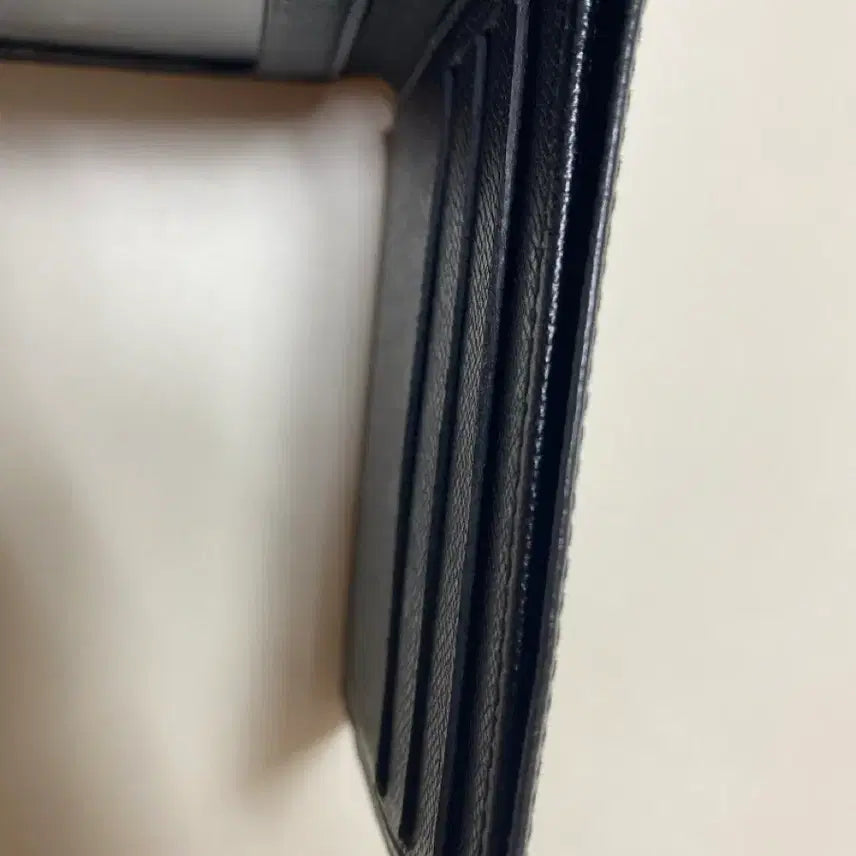 [BUNJANG] Louis Vuitton Taiga Leather Bi-fold Wallet / 루이비통 반지갑 타이가 블랙