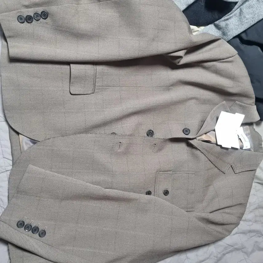 [BUNJANG] WAYV 3-Button Cutout Tailored Jacket Brown / 웨이비니스 3버튼 컷아웃 테일러드 자켓 브라운 1