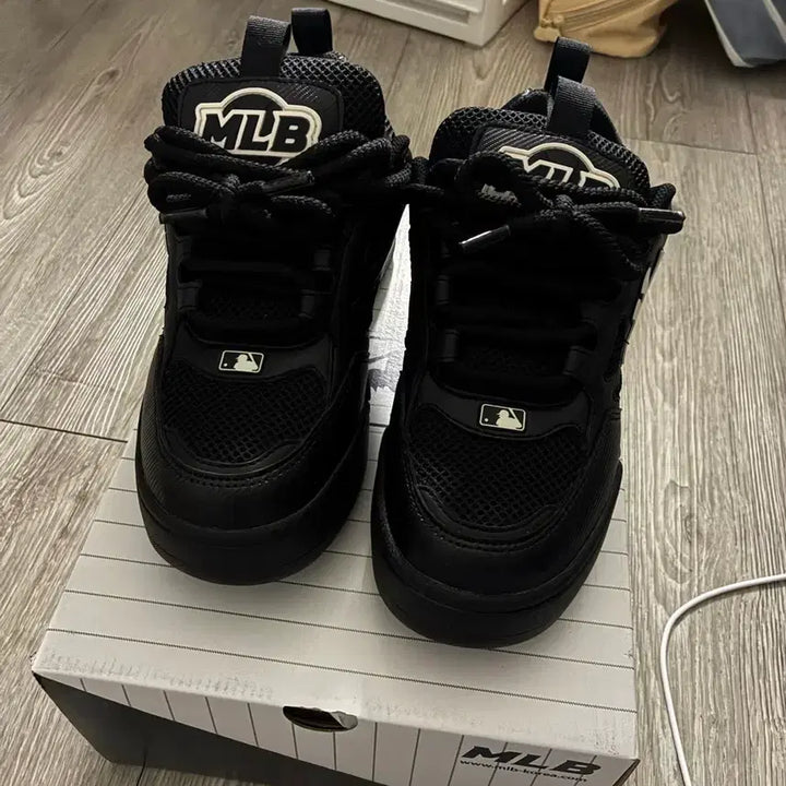 [BUNJANG] MLB Chunky Wide Strike Shoes (240) - Women's Sneakers / MLB 청키와이드 스트라이크 슈즈 240