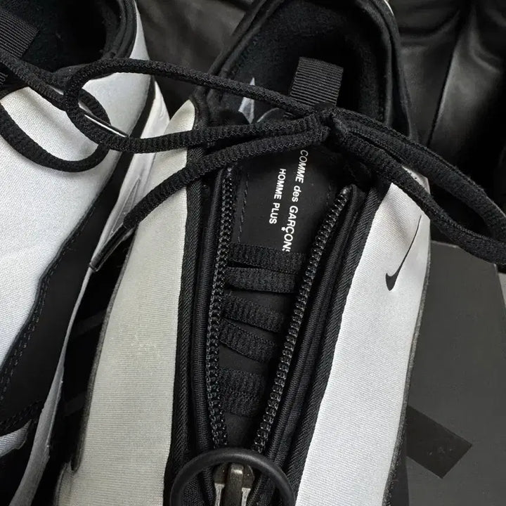 [BUNJANG] Nike x Comme des Garçons Air Max Thunder SP White Black Sneakers / 나이키X꼼데가르송 에어맥스 썬더 SP 화이트 블랙 (290)
