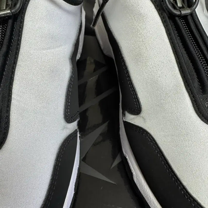 [BUNJANG] Nike x Comme des Garçons Air Max Thunder SP White Black Sneakers / 나이키X꼼데가르송 에어맥스 썬더 SP 화이트 블랙 (290)