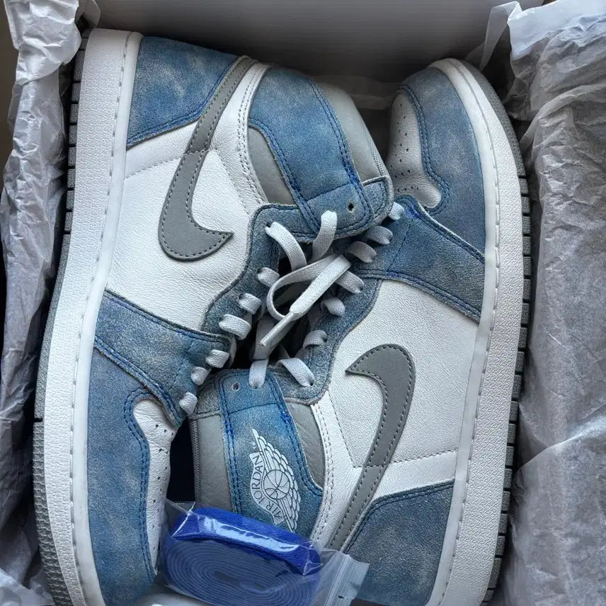 [BUNJANG] Nike Jordan 1 High Hyper Royal Sneakers / [285] 조던1하이 하이퍼로얄