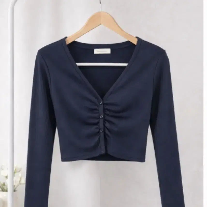 [SOLD OUT] 에이블리 다크네이비 브이넥 셔링 가디건