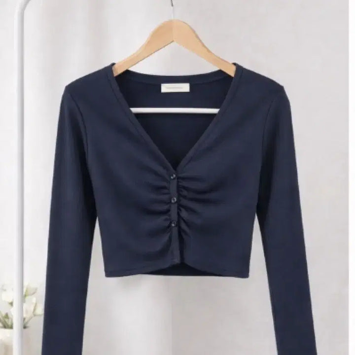 [SOLD OUT] 에이블리 다크네이비 브이넥 셔링 가디건