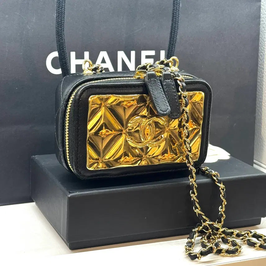[BUNJANG] Chanel 31 Party Mini Vanity Crossbody Bag / 샤넬 31번대 플레이트 파티 미니 베니티 체인 크로스백