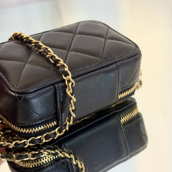 [BUNJANG] Chanel 31 Party Mini Vanity Crossbody Bag / 샤넬 31번대 플레이트 파티 미니 베니티 체인 크로스백