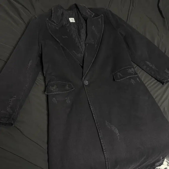 [BUNJANG] Emos Tance Club Denim Damage Coat / 에모스탠스클럽 데님 데미지 코트