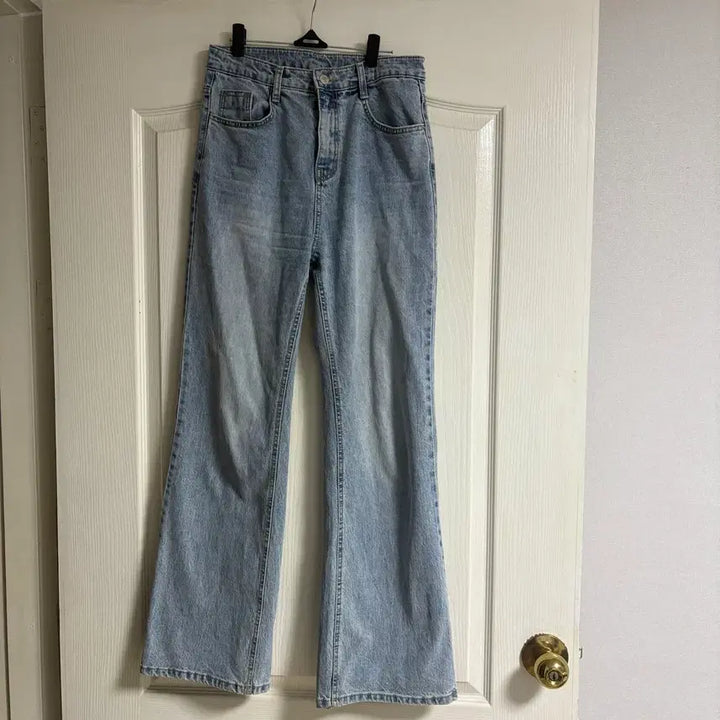 [BUNJANG] Hobby Unnie Light Wash Bootcut Jeans Size S / 하비언니 연청 부츠컷 청바지 S