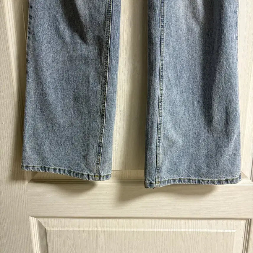 [BUNJANG] Hobby Unnie Light Wash Bootcut Jeans Size S / 하비언니 연청 부츠컷 청바지 S