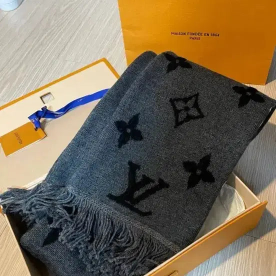 [BUNJANG] Louis Vuitton Graphic Flower Scarf / 루이비통 그래픽 플라워 스카프 머플러