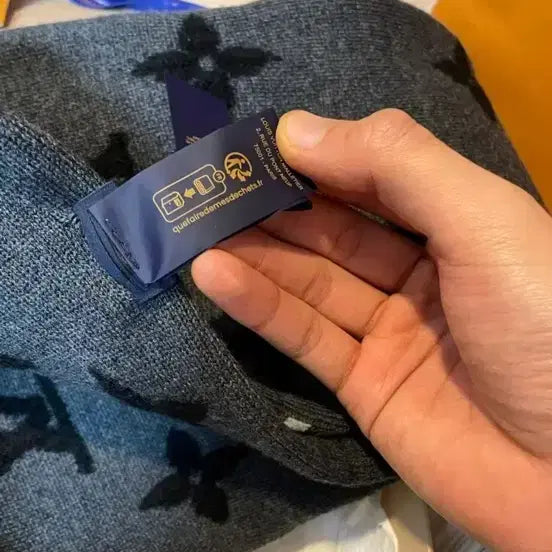 [BUNJANG] Louis Vuitton Graphic Flower Scarf / 루이비통 그래픽 플라워 스카프 머플러