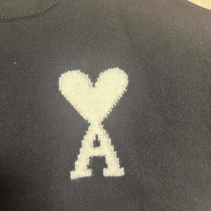 [BUNJANG] AMI Heart Logo Knit Sweater / 아미