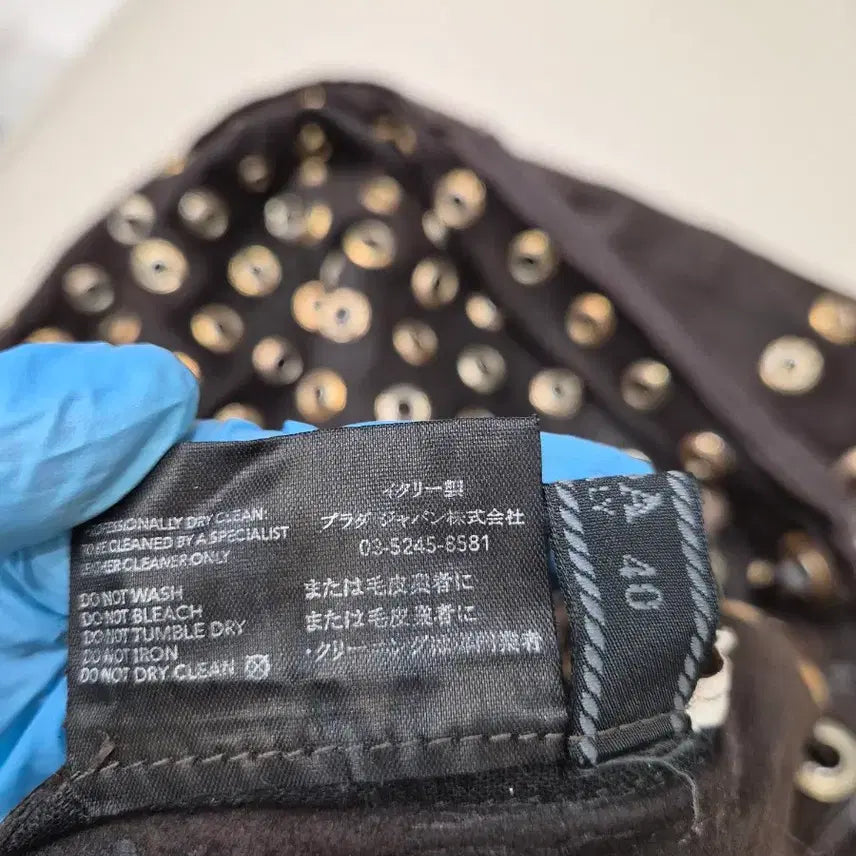 [BUNJANG] PRADA Leather Skirt with Gold Detailing / PRADA 프라다 정품 블랙라벨 레더 스커트 금장 펀칭 디테일