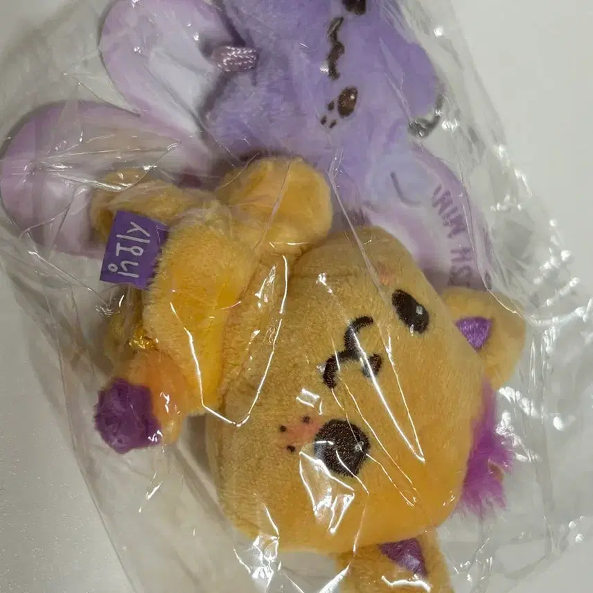 [BUNJANG] NMIXX Sullyoon Mini Doll Lightstick Keychain / 시오닝 미니인형 응원봉 키링 미개봉