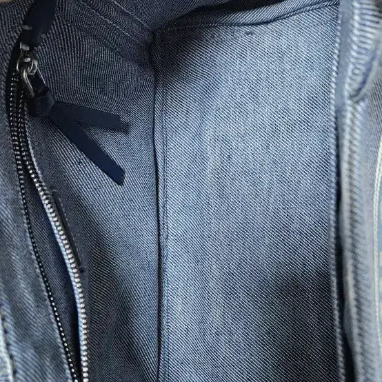 [BUNJANG] 미우미우 데님 토트백 + 스트랩(정품) / 미우미우 데님 토트백 + 스트랩(정품)