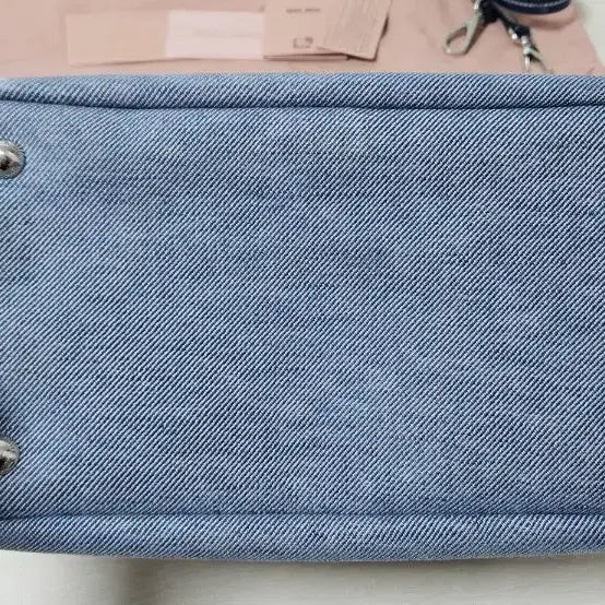 [BUNJANG] 미우미우 데님 토트백 + 스트랩(정품) / 미우미우 데님 토트백 + 스트랩(정품)