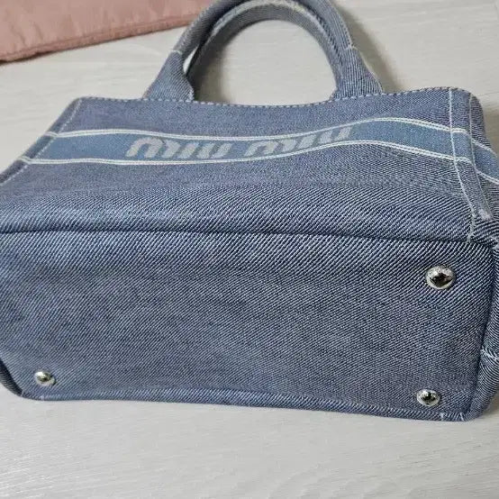 [BUNJANG] 미우미우 데님 토트백 + 스트랩(정품) / 미우미우 데님 토트백 + 스트랩(정품)