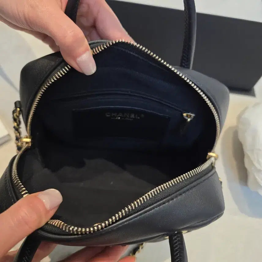 [BUNJANG] Chanel Black Quilted Chain Bag Small / 샤넬 블랙 퀼팅 체인백 스몰