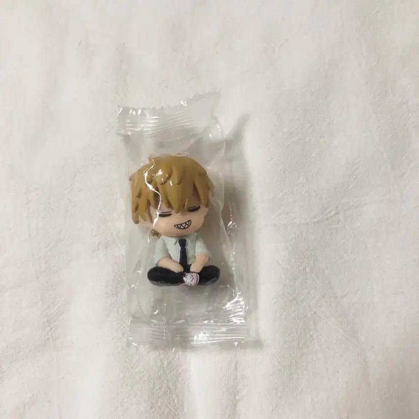 [BUNJANG] Chainsaw Man Denji Figure / 체인소맨 어깨쿵1탄 덴지 가챠 미개봉 피규어