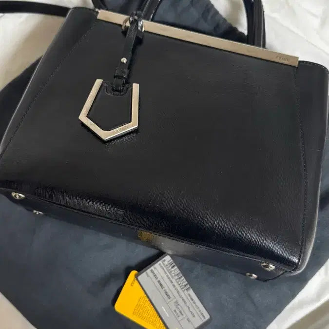 [SOLD OUT] <처분가> Fendi 펜디 투쥬르 페이던트 블랙 토트백 숄더백