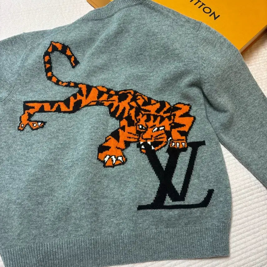 [BUNJANG] Louis Vuitton LV Tiger Knit Sweater / 루이비통 LV 타이거 니트 스웨터 그레이