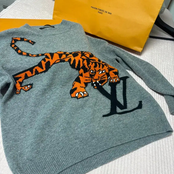 [BUNJANG] Louis Vuitton LV Tiger Knit Sweater / 루이비통 LV 타이거 니트 스웨터 그레이