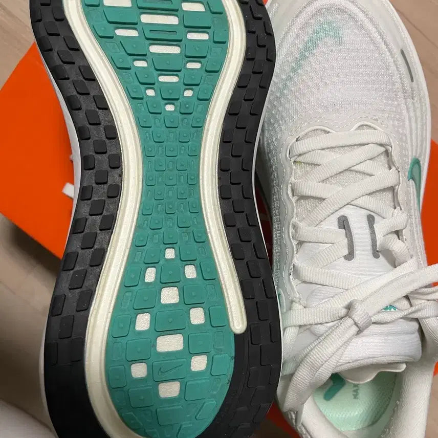 [SOLD OUT] 나이키 보메로 플러스 230