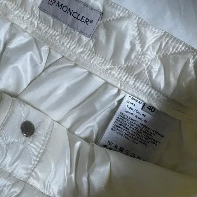 [BUNJANG] Moncler Quilted Golf Skirt Ivory 40 / <새제품> 몽클레어 퀼팅 패딩 스커트 아이보리 40 골프 라운딩