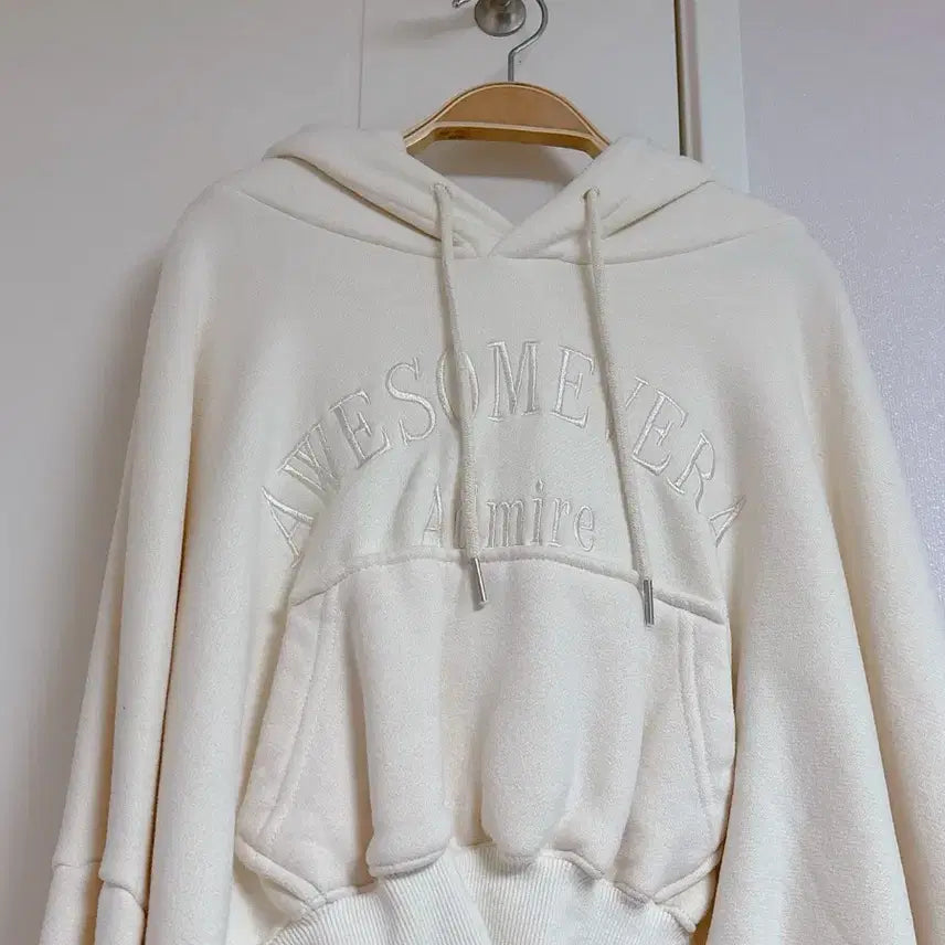 [BUNJANG] Ivory Embroidered Lettering Crop Hoodie / 아이보리 자수 레터링 크롭 후드티