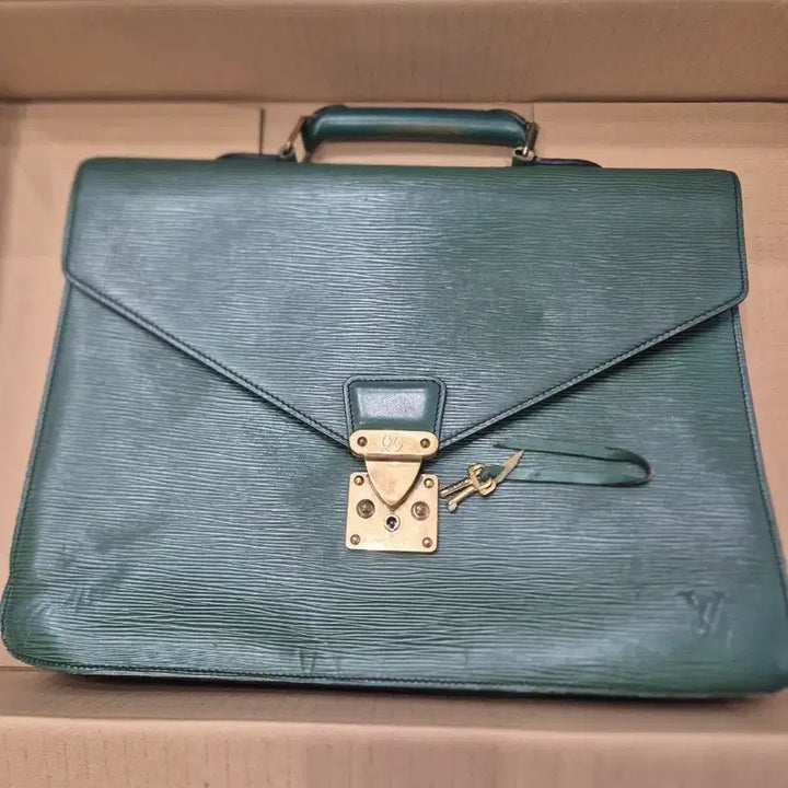 [BUNJANG] Louis Vuitton Serviette Conseiller Epi Noir Briefcase Keys / 루이비통 세르비에트 콘세이에 에피누아 브리프케이스 판매합니다 키2개